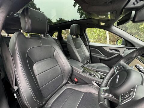 Jaguar F-Pace 3.0 D300 V6 S Auto AWD Euro 6 (s/s) 5dr 10