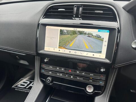 Jaguar F-Pace 3.0 D300 V6 S Auto AWD Euro 6 (s/s) 5dr 16