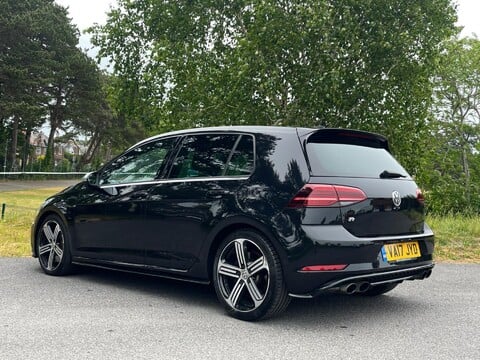 Volkswagen Golf R TSI DSG 11