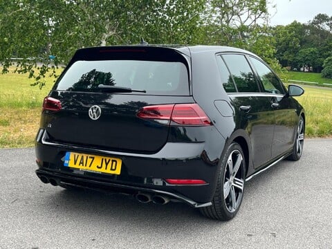 Volkswagen Golf R TSI DSG 16