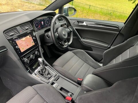 Volkswagen Golf R TSI DSG 28
