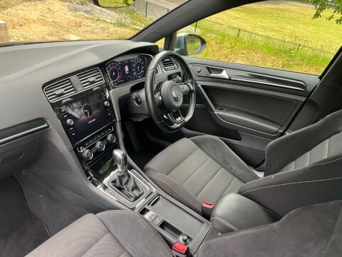 Volkswagen Golf R TSI DSG 30