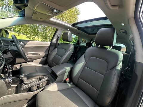 Hyundai TUCSON 2.0 CRDi Premium SE Auto 4WD Euro 6 (s/s) 5dr 31