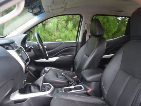 Nissan Navara 2.3 dCi Tekna 4WD Euro 6 (s/s) 4dr 4