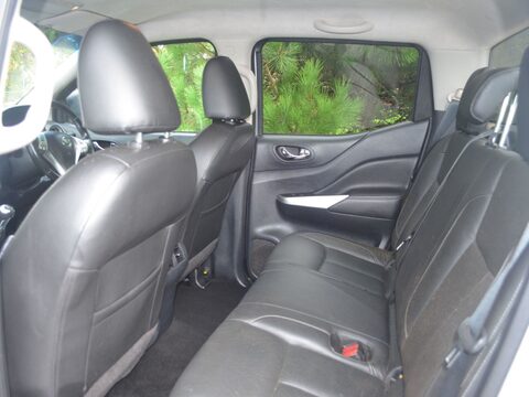 Nissan Navara 2.3 dCi Tekna 4WD Euro 6 (s/s) 4dr 15