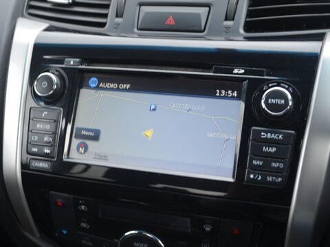 Nissan Navara 2.3 dCi Tekna 4WD Euro 6 (s/s) 4dr 17