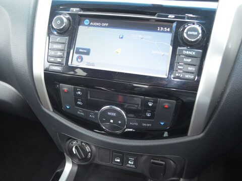 Nissan Navara 2.3 dCi Tekna 4WD Euro 6 (s/s) 4dr 20