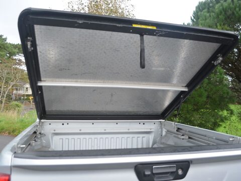 Nissan Navara 2.3 dCi Tekna 4WD Euro 6 (s/s) 4dr 25