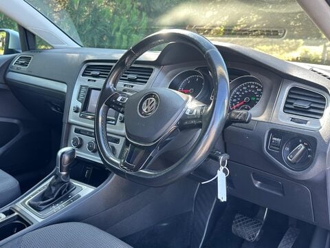 Volkswagen Golf 1.6 TDI BlueMotion Tech SE DSG Euro 5 (s/s) 5dr 9