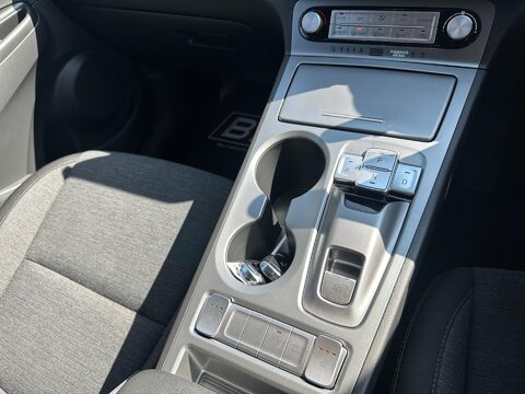 Hyundai KONA 64kWh Premium Auto 5dr (10.5kW Charger) 17