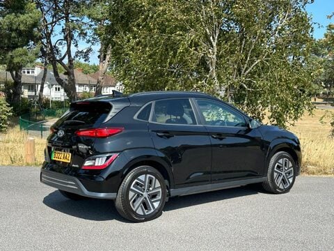 Hyundai KONA 64kWh Premium Auto 5dr (10.5kW Charger) 32
