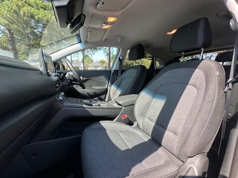 Hyundai KONA 64kWh Premium Auto 5dr (10.5kW Charger) 4