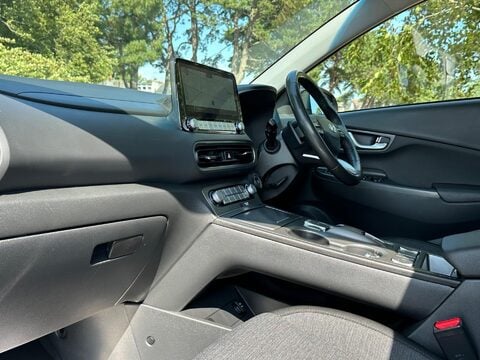 Hyundai KONA 64kWh Premium Auto 5dr (10.5kW Charger) 29