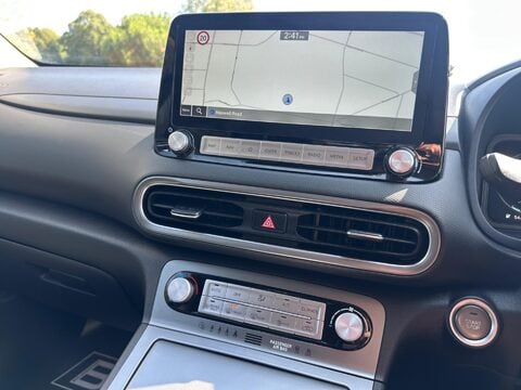 Hyundai KONA 64kWh Premium Auto 5dr (10.5kW Charger) 18
