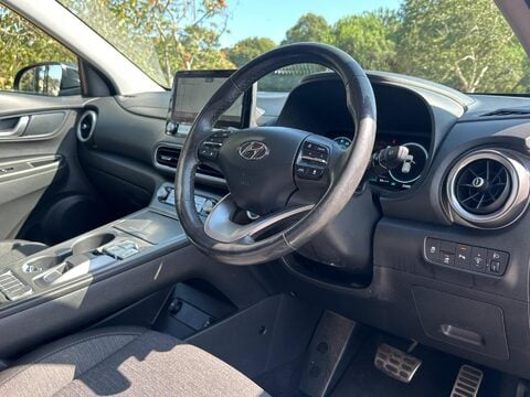 Hyundai KONA 64kWh Premium Auto 5dr (10.5kW Charger) 5
