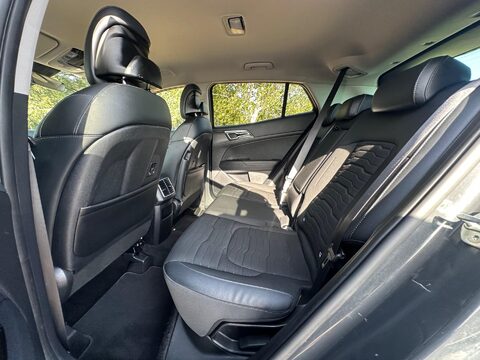 Kia Sportage 1.6 T-GDi Launch Edition Euro 6 (s/s) 5dr 8