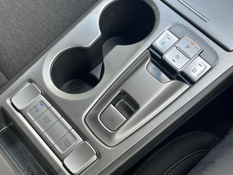 Hyundai KONA 64kWh Premium Auto 5dr (7kW Charger) 19