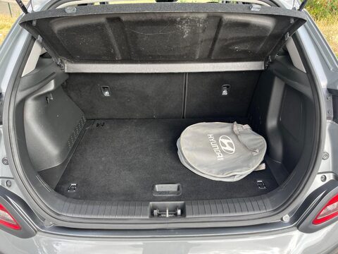 Hyundai KONA 64kWh Premium Auto 5dr (7kW Charger) 24