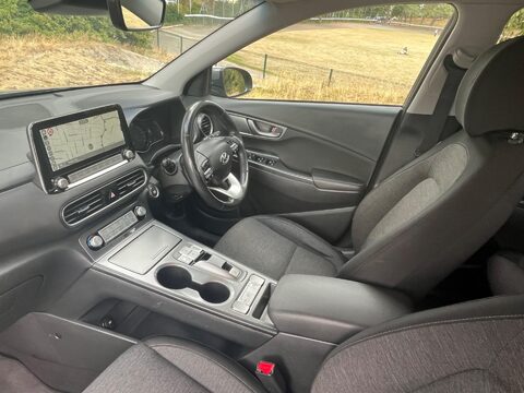 Hyundai KONA 64kWh Premium Auto 5dr (7kW Charger) 3