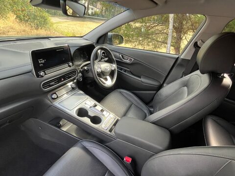 Hyundai KONA 64kWh Premium SE Auto 5dr (7kW Charger) 33