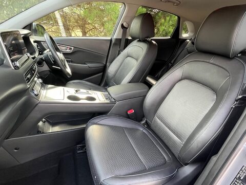 Hyundai KONA 64kWh Premium SE Auto 5dr (7kW Charger) 3