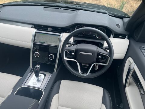 Land Rover Discovery Sport 1.5 P300e 12.2kWh Urban Edition Auto 4WD Euro 6 (s/s) 5dr 26