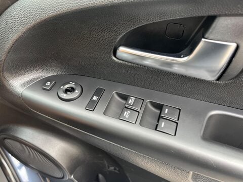 Kia Venga 1.6 3 Auto Euro 6 5dr 28