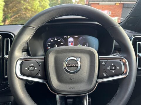 Volvo XC40 1.5h T5 Recharge 10.7kWh Ultimate Dark Auto Euro 6 (s/s) 5dr 17