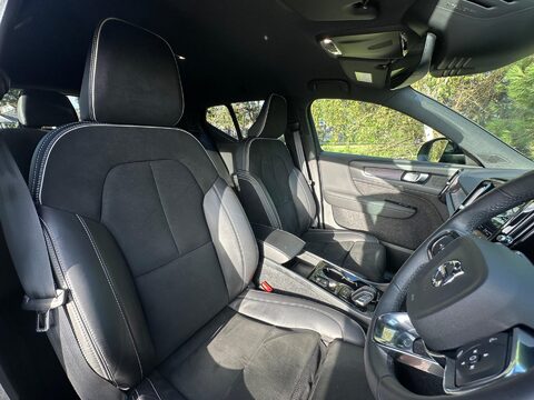 Volvo XC40 1.5h T5 Recharge 10.7kWh Ultimate Dark Auto Euro 6 (s/s) 5dr 19