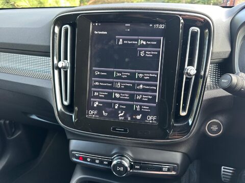 Volvo XC40 1.5h T5 Recharge 10.7kWh Ultimate Dark Auto Euro 6 (s/s) 5dr 18