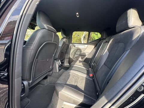 Volvo XC40 1.5h T5 Recharge 10.7kWh Ultimate Dark Auto Euro 6 (s/s) 5dr 9