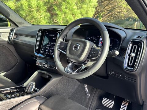 Volvo XC40 1.5h T5 Recharge 10.7kWh Ultimate Dark Auto Euro 6 (s/s) 5dr 5