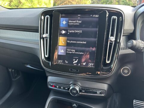 Volvo XC40 1.5h T5 Recharge 10.7kWh Ultimate Dark Auto Euro 6 (s/s) 5dr 14