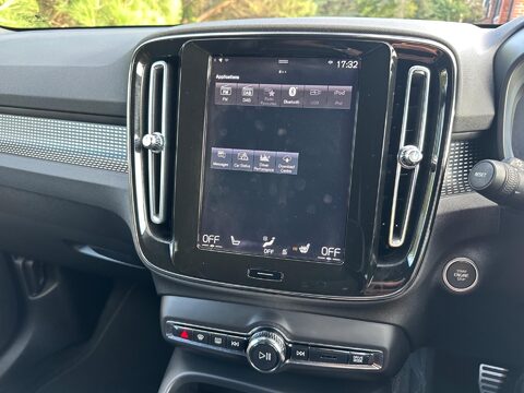 Volvo XC40 1.5h T5 Recharge 10.7kWh Ultimate Dark Auto Euro 6 (s/s) 5dr 16