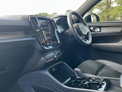 Volvo XC40 1.5h T5 Recharge 10.7kWh Ultimate Dark Auto Euro 6 (s/s) 5dr 23