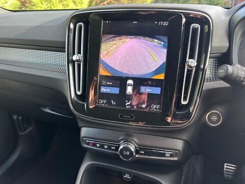 Volvo XC40 1.5h T5 Recharge 10.7kWh Ultimate Dark Auto Euro 6 (s/s) 5dr 15