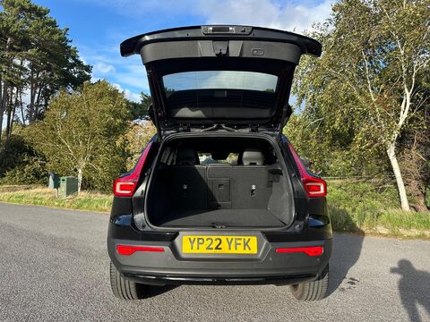 Volvo XC40 1.5h T5 Recharge 10.7kWh Ultimate Dark Auto Euro 6 (s/s) 5dr 28