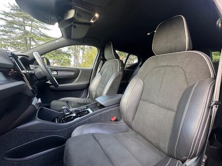 Volvo XC40 1.5h T5 Recharge 10.7kWh Ultimate Dark Auto Euro 6 (s/s) 5dr 