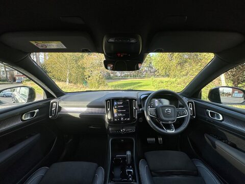 Volvo XC40 1.5h T5 Recharge 10.7kWh Ultimate Dark Auto Euro 6 (s/s) 5dr 3