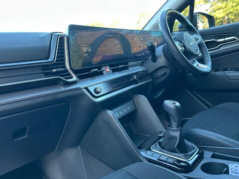 Kia Sportage 1.6 T-GDi 3 Euro 6 (s/s) 5dr 27