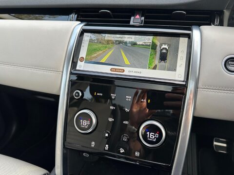 Land Rover Discovery Sport 1.5 P300e 12.2kWh R-Dynamic HSE Auto 4WD Euro 6 (s/s) 5dr 5