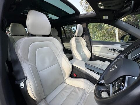 Volvo XC90 2.0 B5 MHEV R-Design Pro Auto 4WD Euro 6 (s/s) 5dr 17