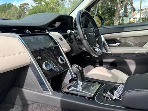 Land Rover Discovery Sport 2.0 P250 MHEV R-Dynamic HSE SUV 5dr Petrol Auto 4WD Euro 6 (s/s) (250 ps) 28