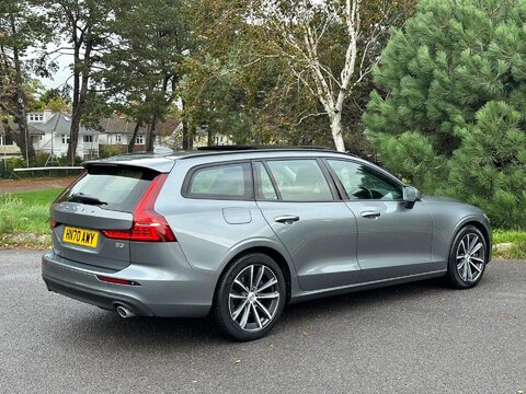 Volvo V60 2.0 B3 MHEV Momentum Auto Euro 6 (s/s) 5dr 22