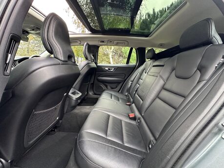 Volvo V60 2.0 B3 MHEV Momentum Auto Euro 6 (s/s) 5dr 