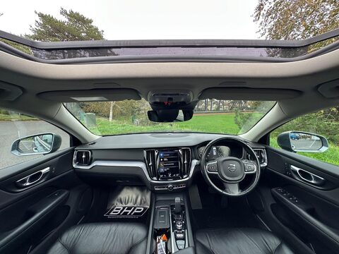 Volvo V60 2.0 B3 MHEV Momentum Auto Euro 6 (s/s) 5dr 3