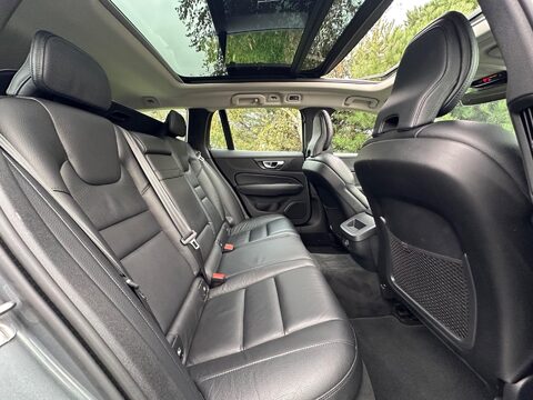 Volvo V60 2.0 B3 MHEV Momentum Auto Euro 6 (s/s) 5dr 7