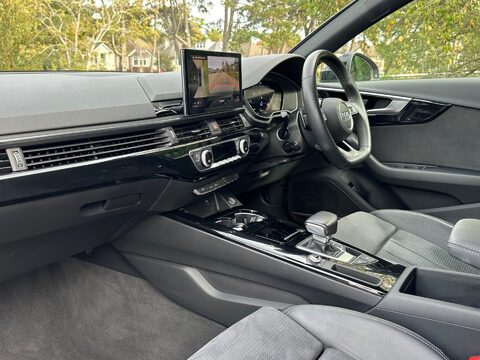 Audi A4 2.0 TFSI 40 Black Edition S Tronic Euro 6 (s/s) 5dr 27