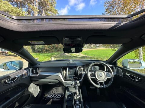 Volvo XC60 2.0 D5 PowerPulse R-Design Pro Auto AWD Euro 6 (s/s) 5dr 3