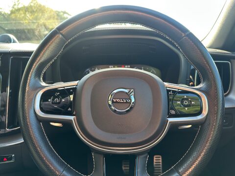 Volvo XC60 2.0 D5 PowerPulse R-Design Pro Auto AWD Euro 6 (s/s) 5dr 26
